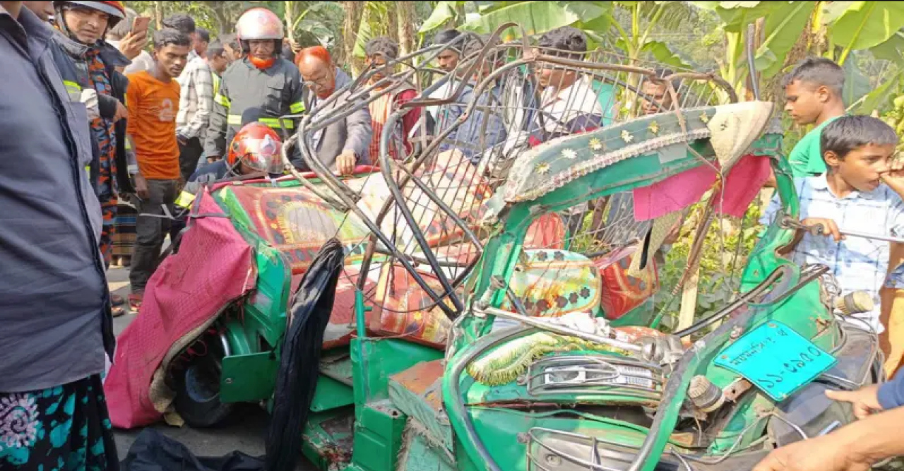 শেরপুরে বাস-সিএনজির মুখোমুখি সংঘর্ষে তিন নারীসহ নিহত ৬