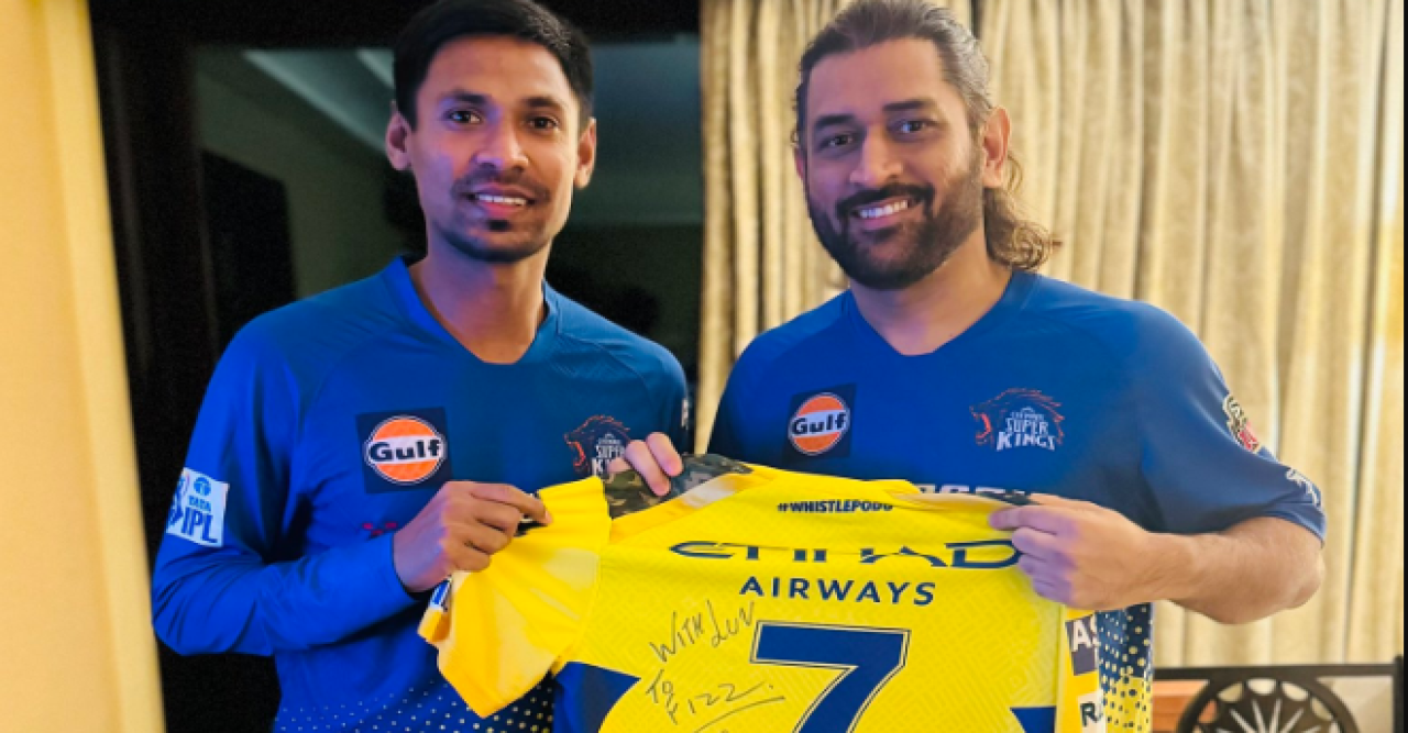 Mustafiz gifted signed jersey by Dhoni before leaving Chennai Super Kings for national team duties