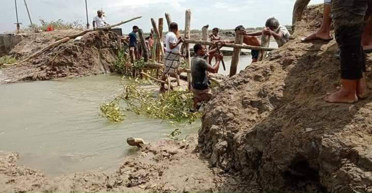 Locals in Khulna's Deluti rebuild broken embankment in just 5 days