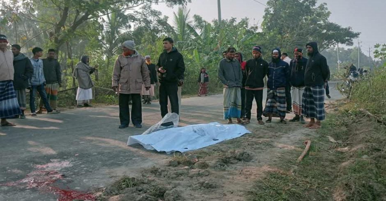 পটুয়াখালীর মহিপুরে বাসের ধাক্কায় এনজিও কর্মীর মৃত্যু