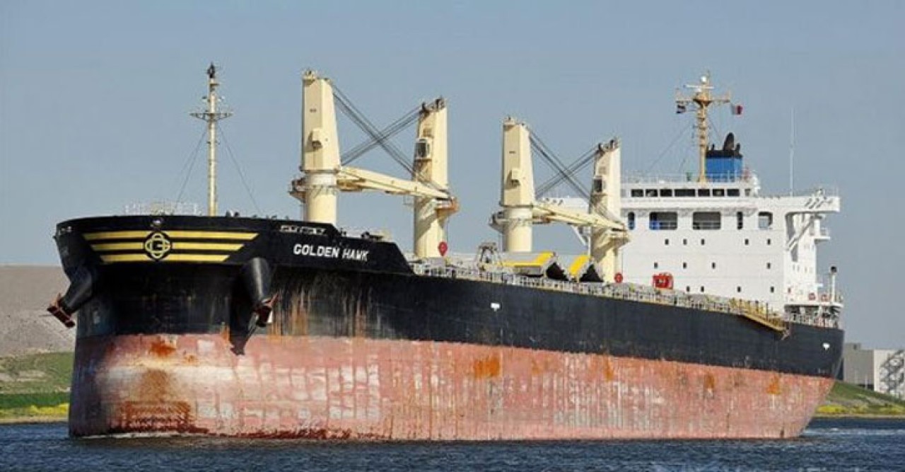 Hijacked ship runs out of food, pirates provide food from shore