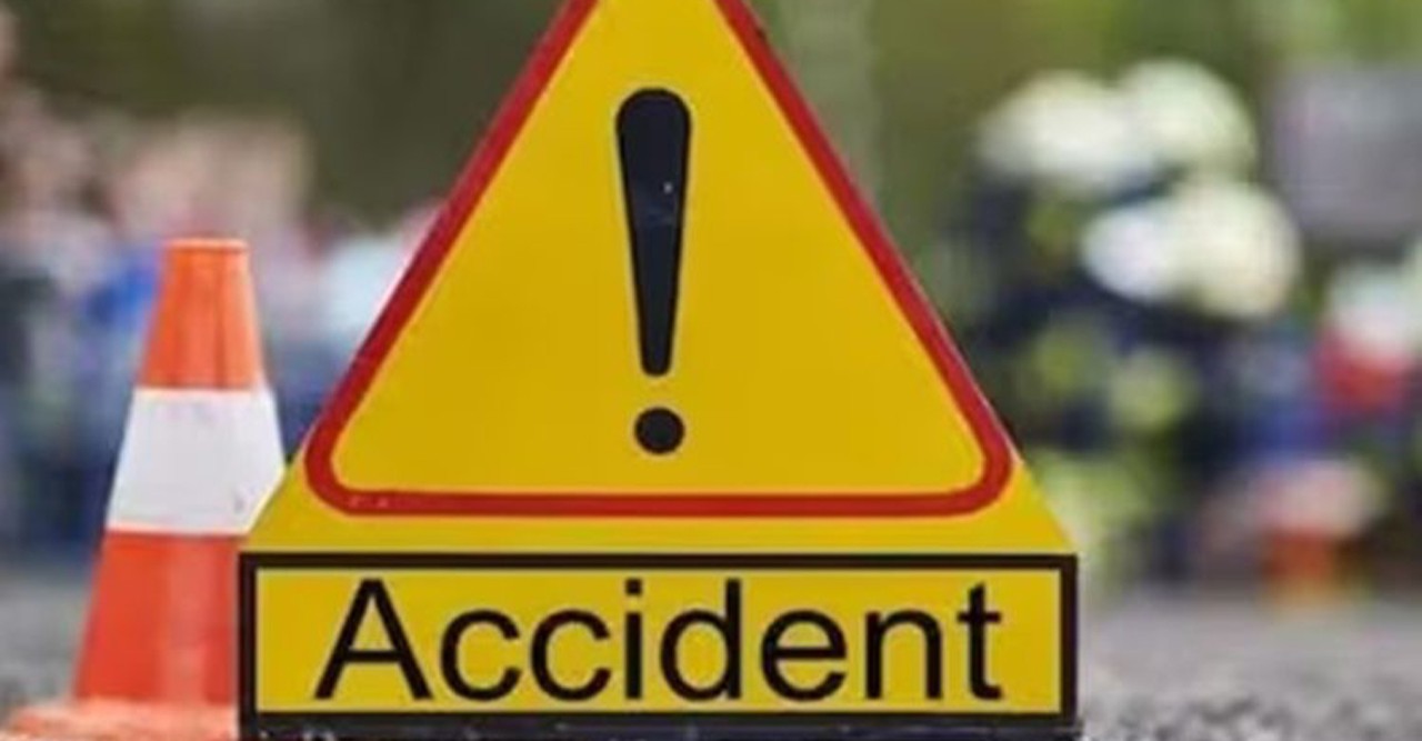 Car fell on people breaking Iftar, 1 killed