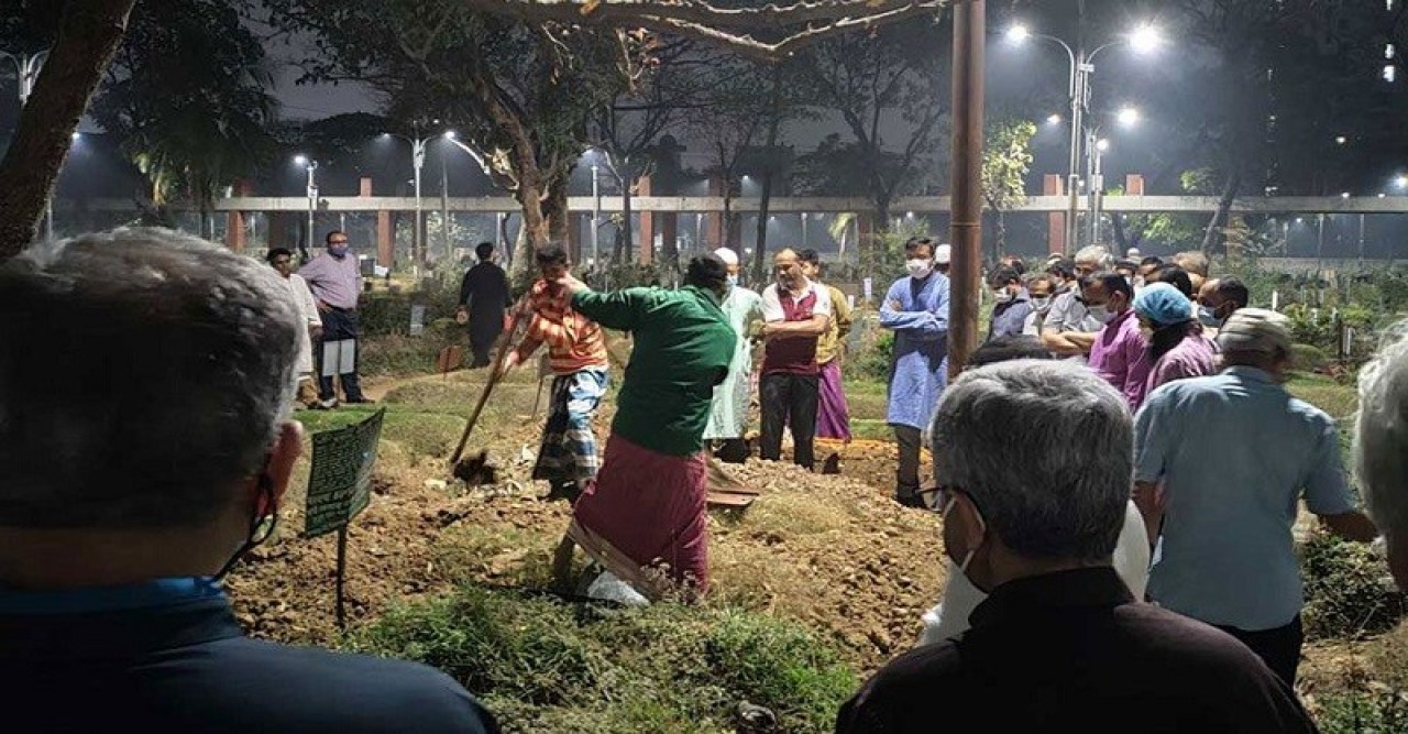 আজিমপুর কবরস্থানে চাঁদাবাজির সময় আটক ৫