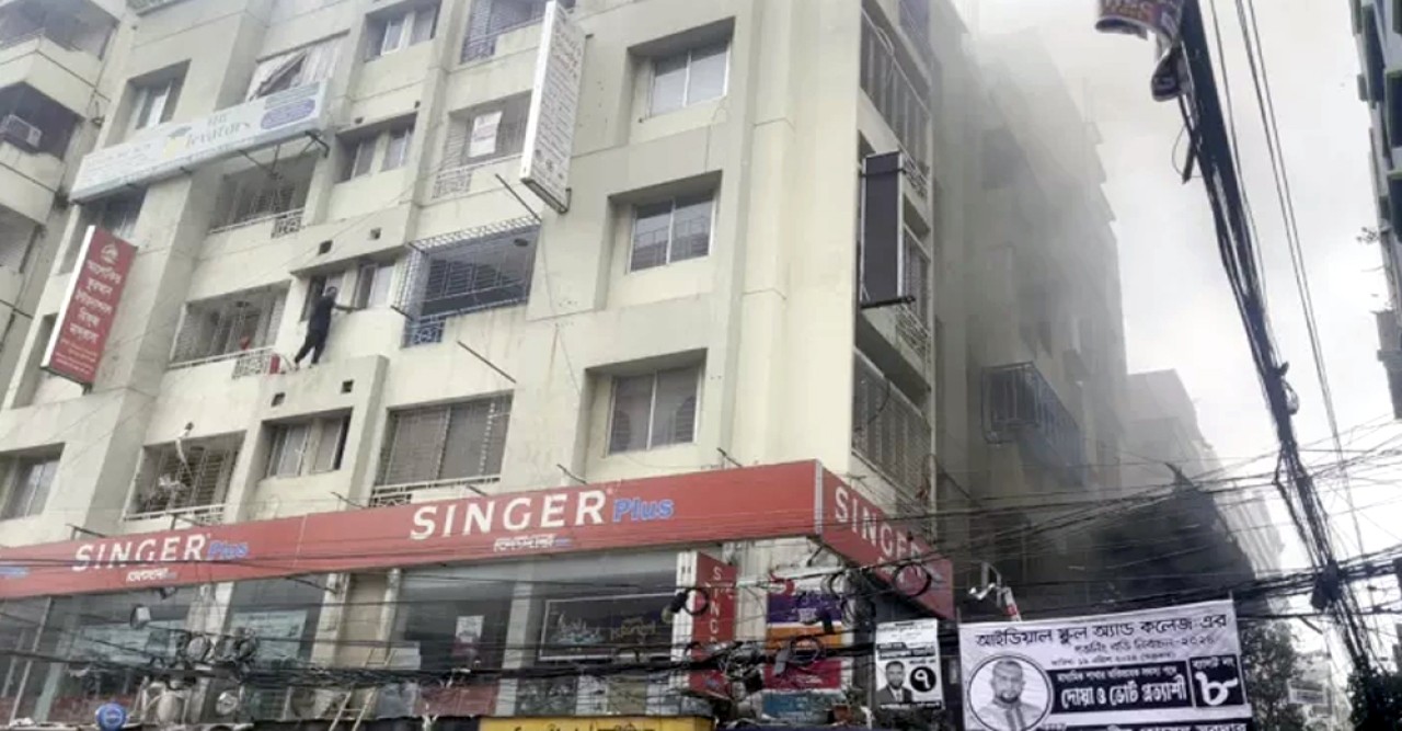 A fire broke out in a residential building in Banshree of the capital