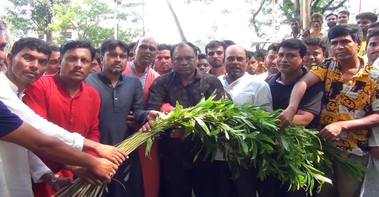 টাঙ্গাইলের ভূঞাপুরে যুবদলের প্রতিষ্ঠা বার্ষিকীতে বৃক্ষ বিতরণ!