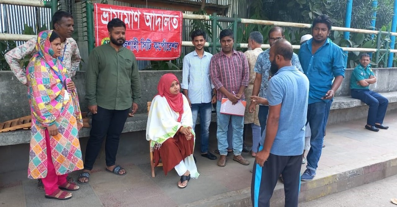 যানজট নিরসন ও সড়কে শৃঙ্খলা আনতে রাসিকের ভ্রাম্যমান আদালত পরিচালিত