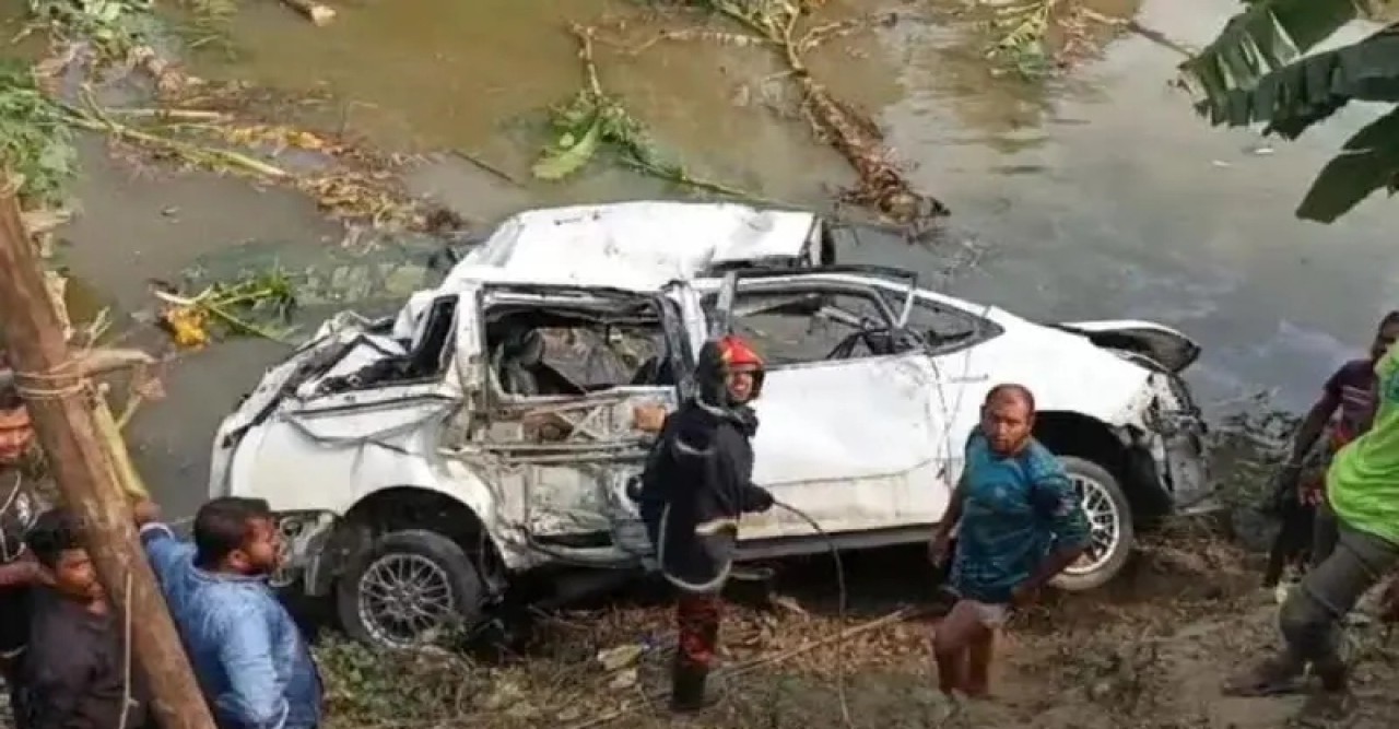 ফরিদপুরে মাইক্রোবাসে ট্রেনের ধাক্কায় নিহত ৫