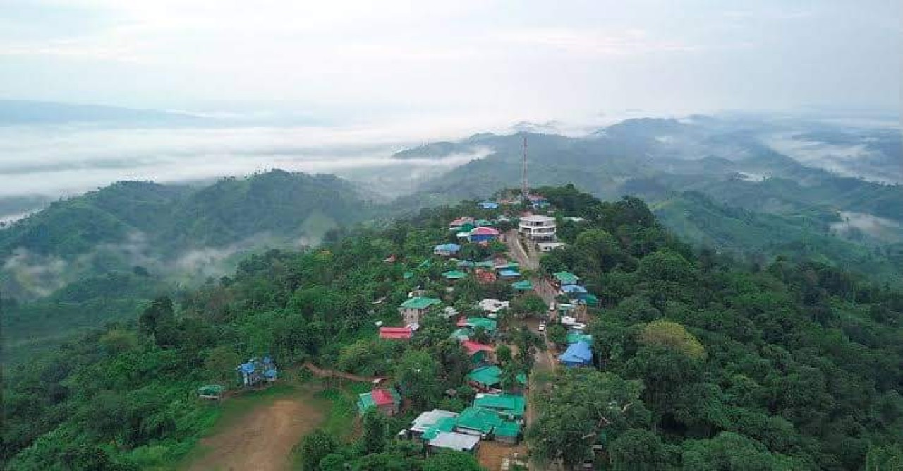 পাহাড়ে পর্যটক না আসায় লোকসান গুনছে পাহাড়ের ব্যবসায়ীরা